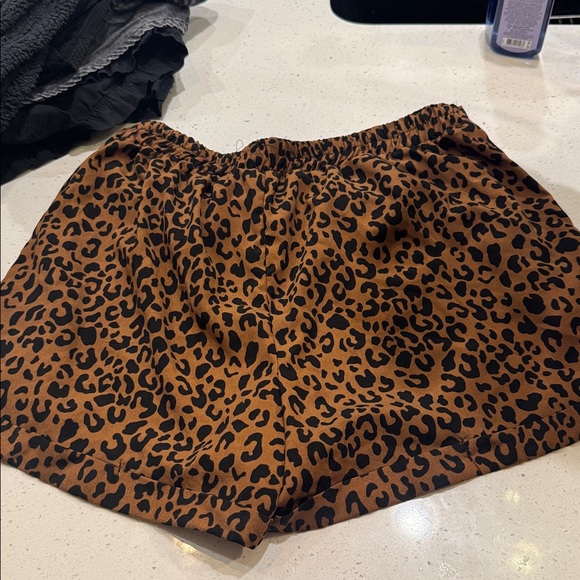 Leopard Print Shorts - Picture 3 of 3